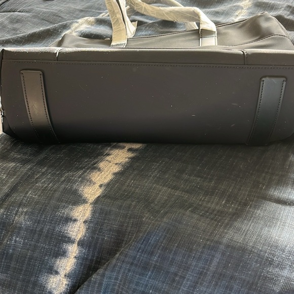 AWAY The Everywhere Bag - Black Nylon Leather Personal Item Travel Duffle Bag - Picture 3 of 10